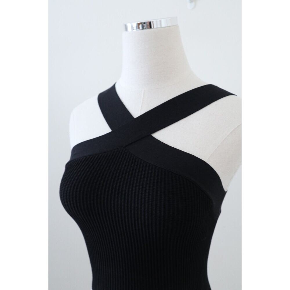 Aritzia Babaton Size XS Sculpt Knit Criss Cross Cropped Tank Black - Picture 2 of 9